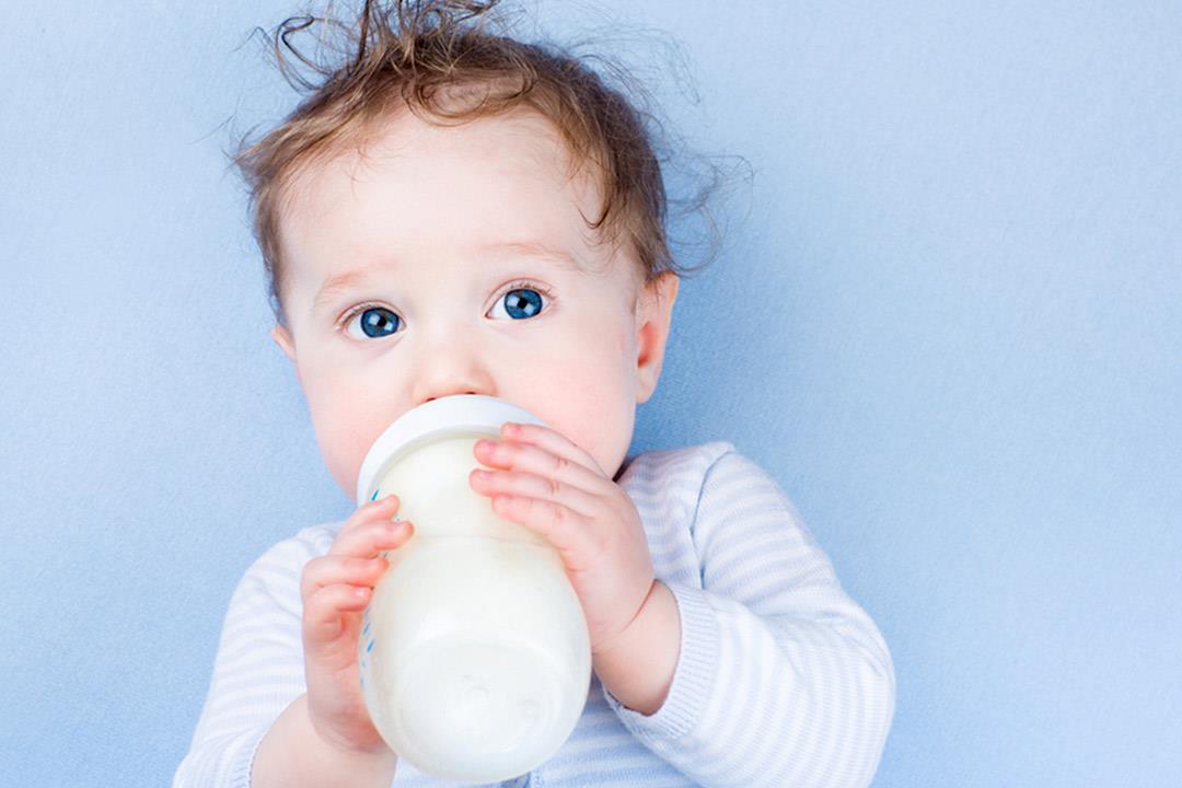 Øger modermælkserstatning barnets vægt?