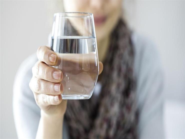 رغم فوائدها المتعددة- خبراء يحذرون من الإفراط في شرب الماء