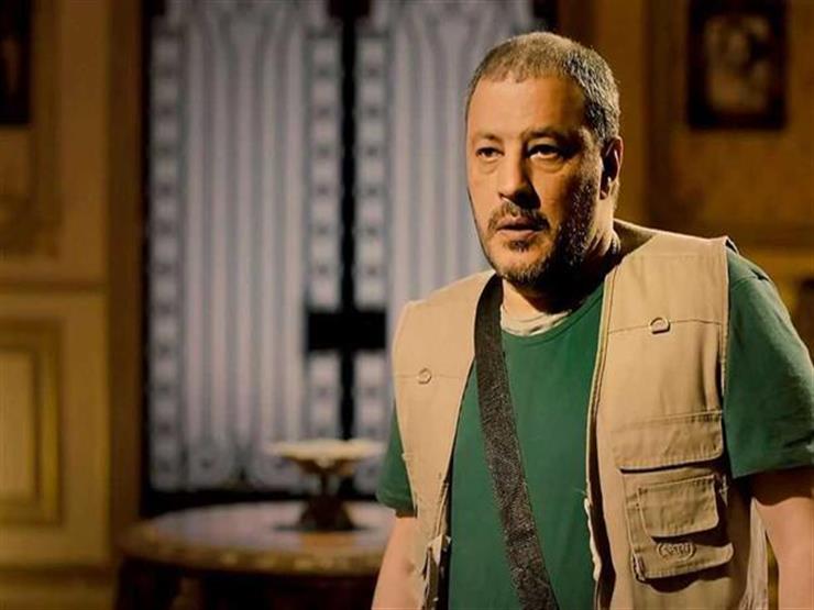 عمرو عبد الجليل يكشف عن سبب ارتدائه الدائم لـ"البرنيطة" - فيديو
