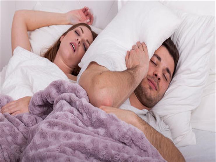 ليس حكرًا على الرجال.. دراسة: النساء يعانين من الشخير أثناء النوم