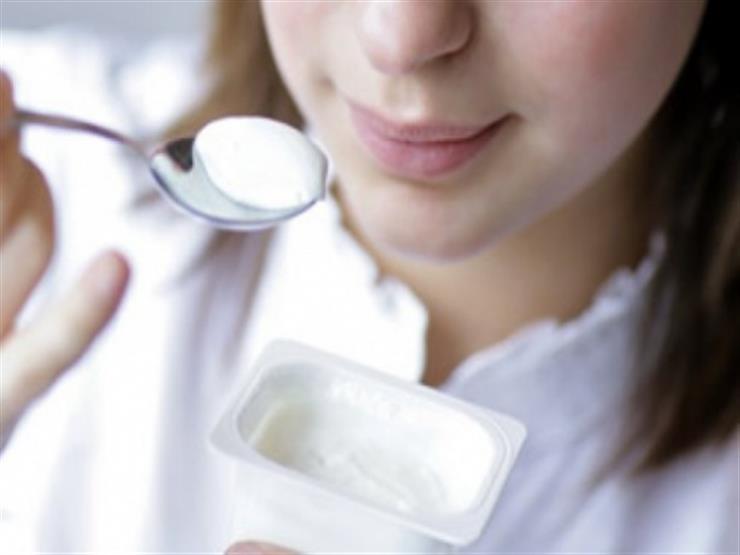 تناول الزبادي                                                                                                                                                                                           