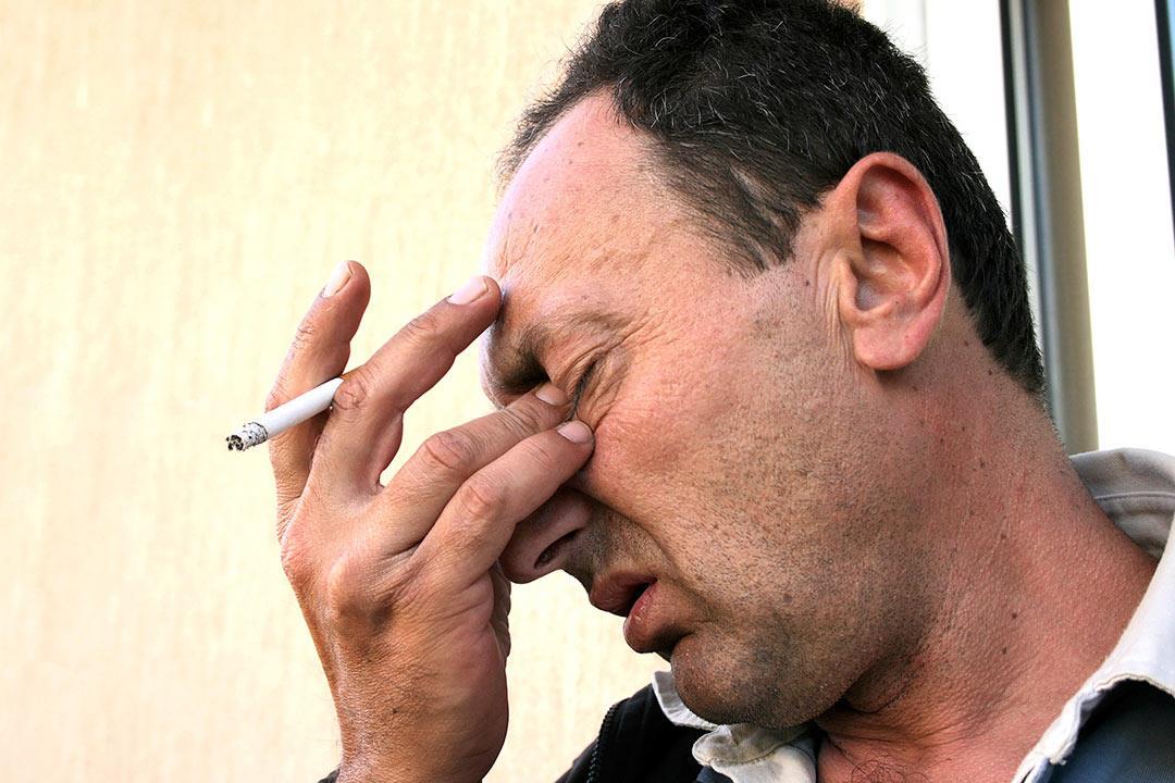 التدخين يؤثر على عينيك.. هل يسبب العمى؟
