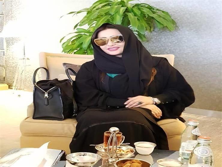 لطيفة بالحجاب والجلباب السعودي