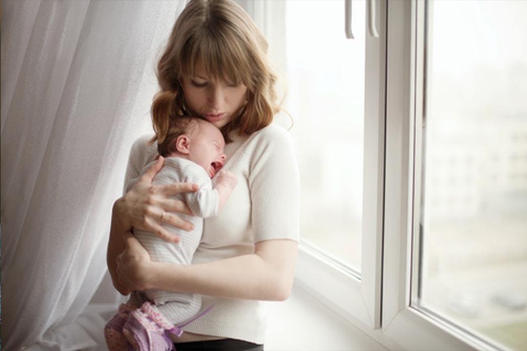 اللولب وسيلة آمنة لمنع الحمل خلال الرضاعة.. نصائح لتجنب آثاره الجانبية