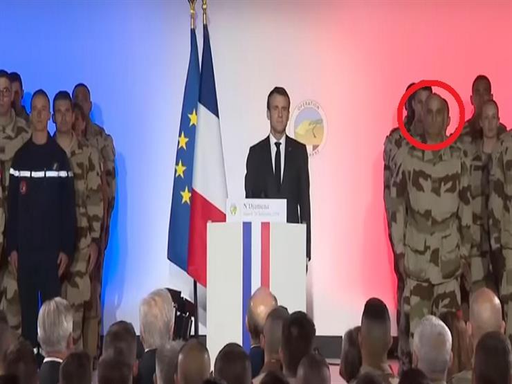 بالفيديو.. جندي فرنسي يُفسد احتفال ماكرون بالكريسماس