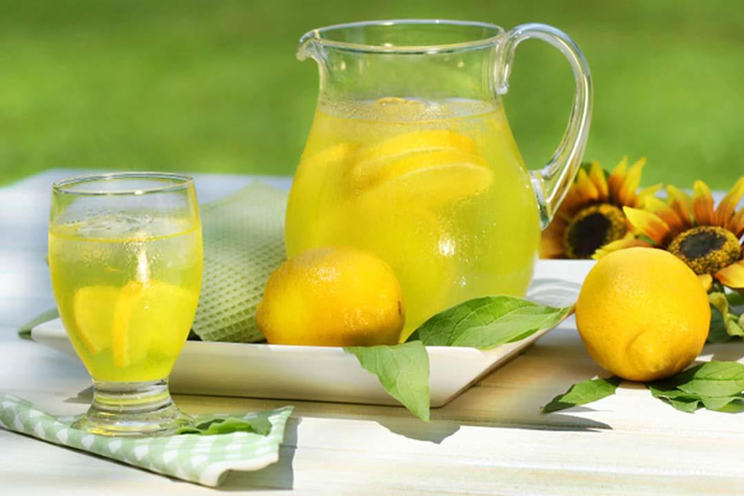 6 فوائد لـ مشروب الليمون على مائدة الإفطار 