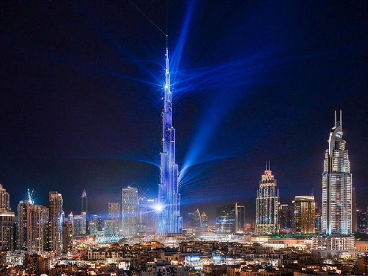 الإمارات تبهر العالم.. أضواء برج خليفة تعانق السماء احتفالًا بـ2019  