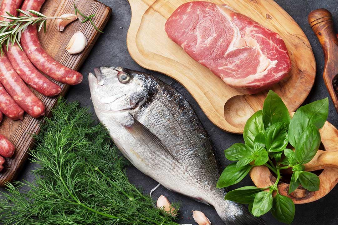 علاقة «خطرة» تربط اللحوم والأسماك بالأورام السرطانية
