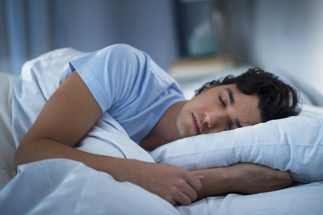 مخاطر صحية للهروب من الضغوط بالنوم 