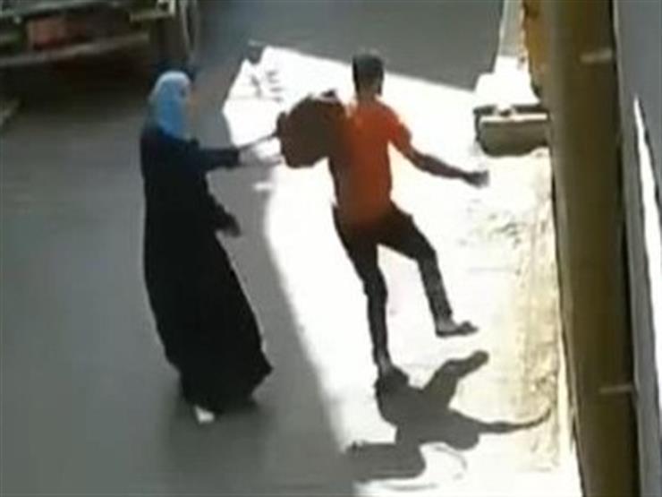 الفتاة الصعيدية صاحبة الحُكم ضد متحرش: "ضربته في الشارع وحبسته 3 سنين" -فيديو