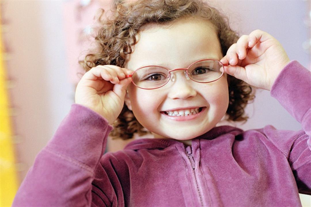 أبرز 10 أسئلة للأمهات عن نظارات الأطفال.. إليك الإجابات