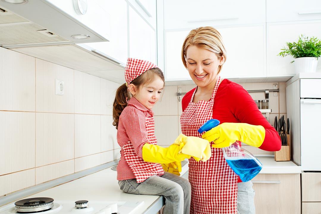 كيف تؤثر النظافة المبالغ فيها على مناعة طفلك؟