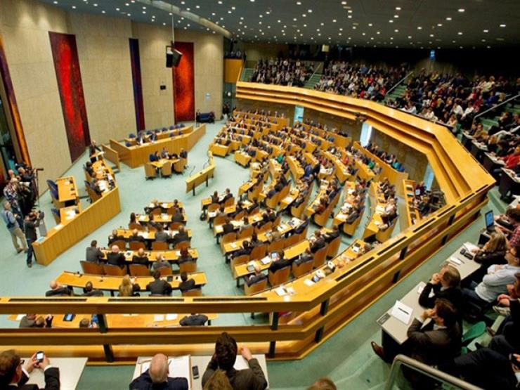 سياسي هولندي يعلن تخليه عن قيادة حزبه فى انتخابات هولندا وسط فضيحة استحقاقات الأطفال سياسي هولندي يعلن تخليه عن قيادة حزبه فى انتخابات هولندا وسط فضيحة استحقاقات الأطفال