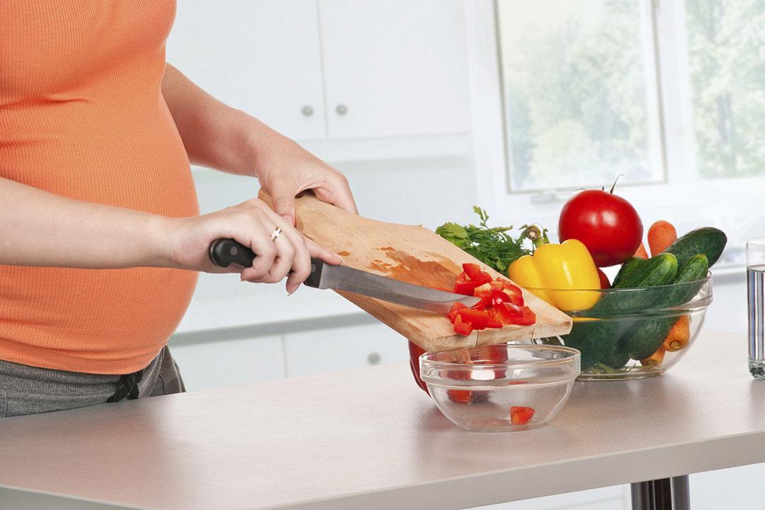 إنفوجراف.. أهم 10 أطعمة للحامل والجنين