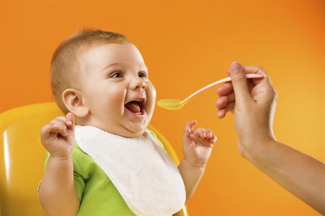  دليلك لإطعام طفلك من الولادة حتى عامه الأول
