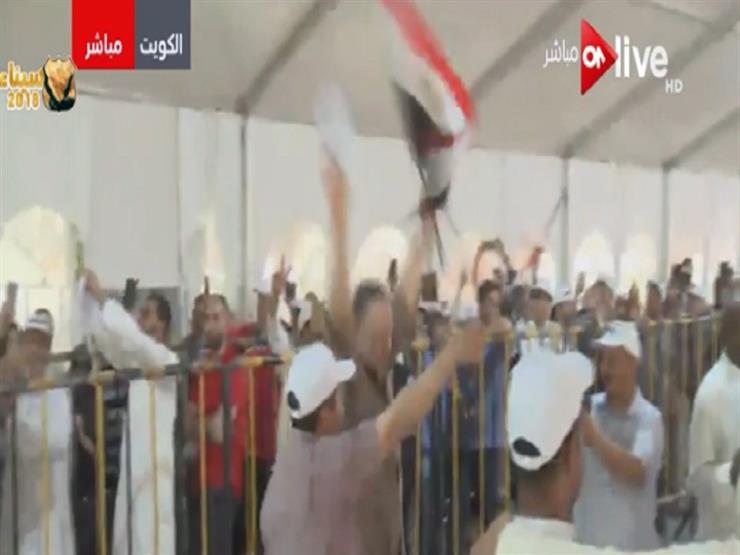 المصريون يحتشدون أمام السفارة بالكويت للتصويت في الانتخابات - فيديو