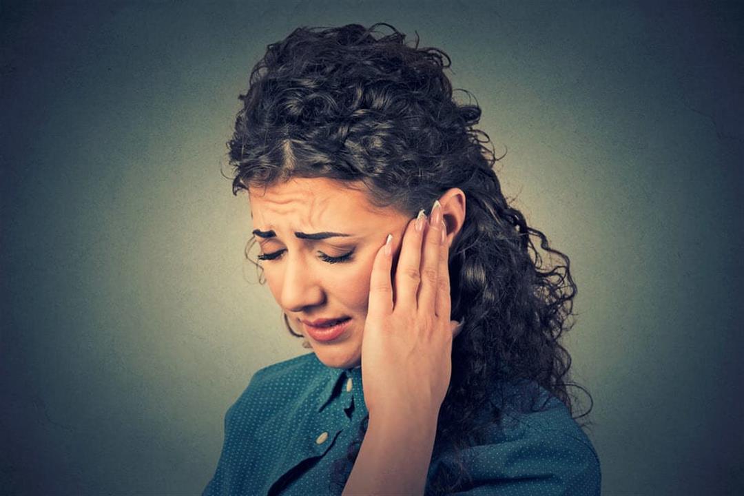 التهاب الأذن الخارجية يضر بالسمع.. هذه أسبابه