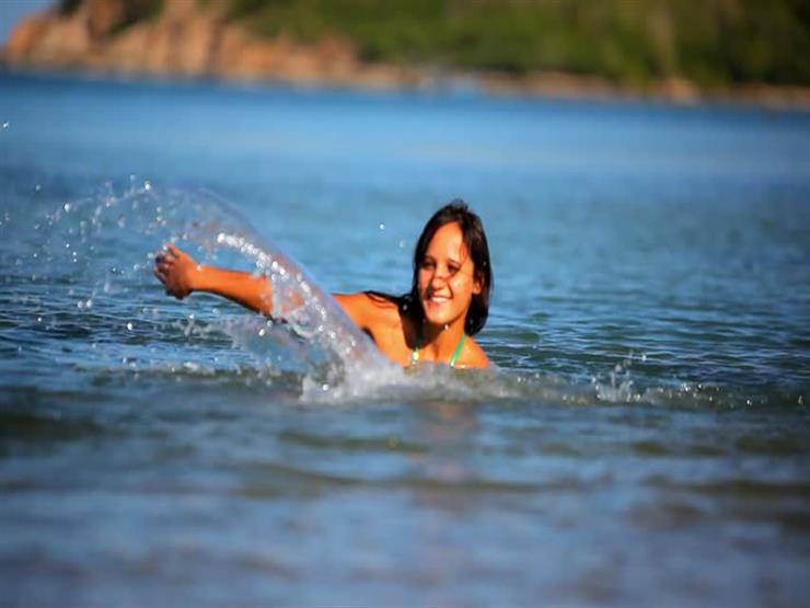 لهذا السبب.. نساء يسبحن مسافات 4 كيلو يوميًا لهذا السبب.. نساء يسبحن مسافات 4 كيلو يوميًا