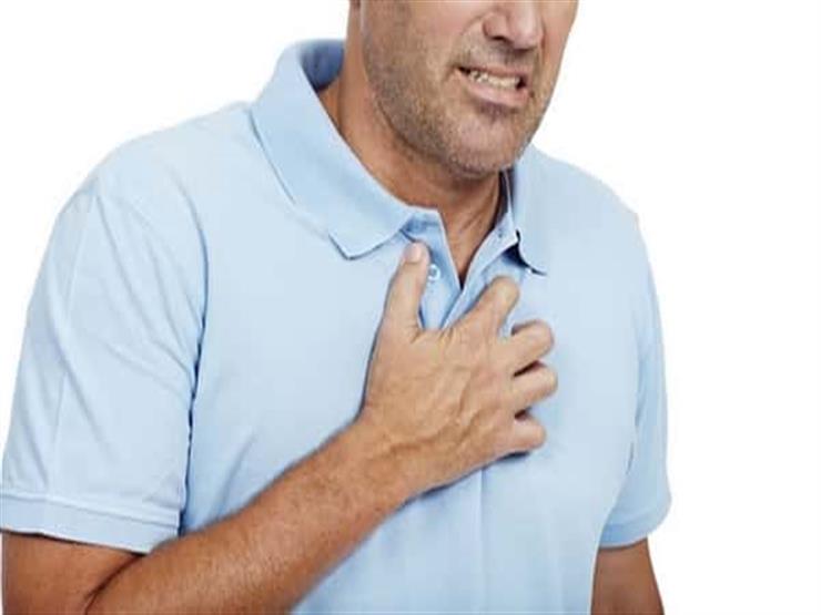أستاذ جراحة القلب: توجه للمستشفى فورا لو شعرت بألم في الصدر مصحوب بعرق غزير
