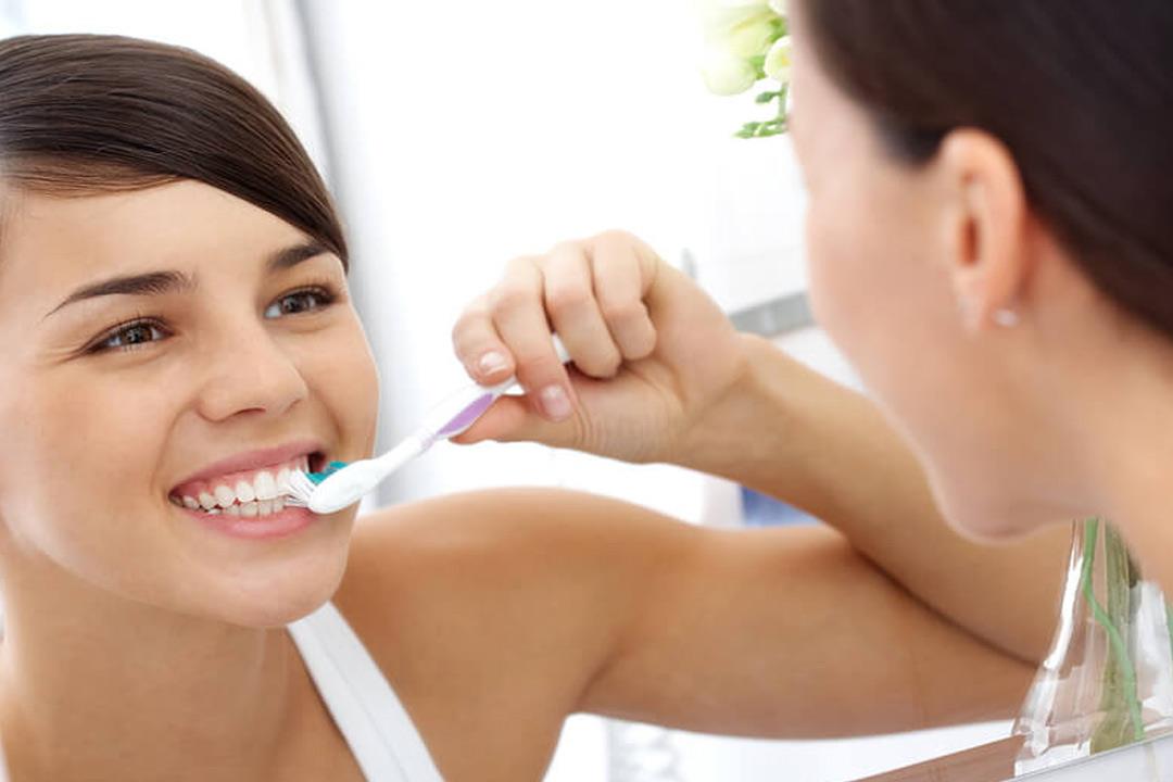 «بيكربونات الصوديوم» والأسنان.. فوائد متعددة وأضرار قاضية