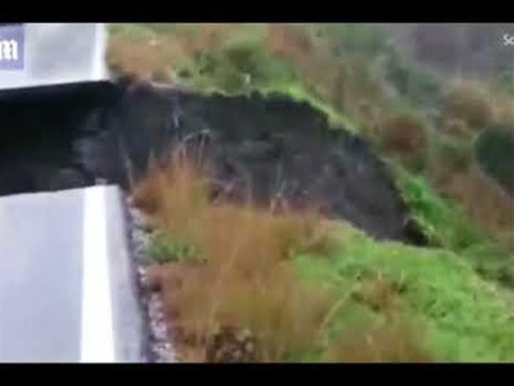 بالفيديو.. سائق يوثق لحظة انشقاق الأرض في إسبانيا