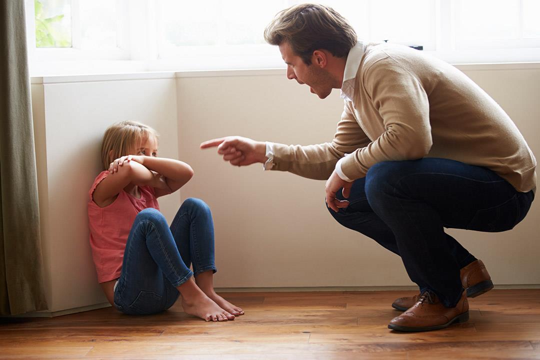ما أثر التهديد على الصحة النفسية لطفلك؟