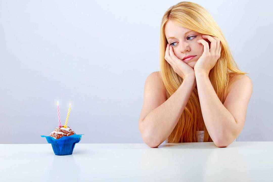 تكتئب من الاحتفال بعيد ميلادك؟.. إليك الأسباب والحلول