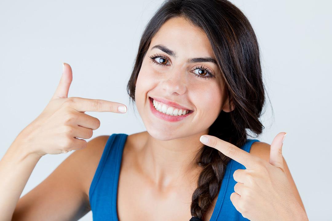 بعيدا عن فوائدها.. هل تضر «بيكربونات الصوديوم» صحة الأسنان؟