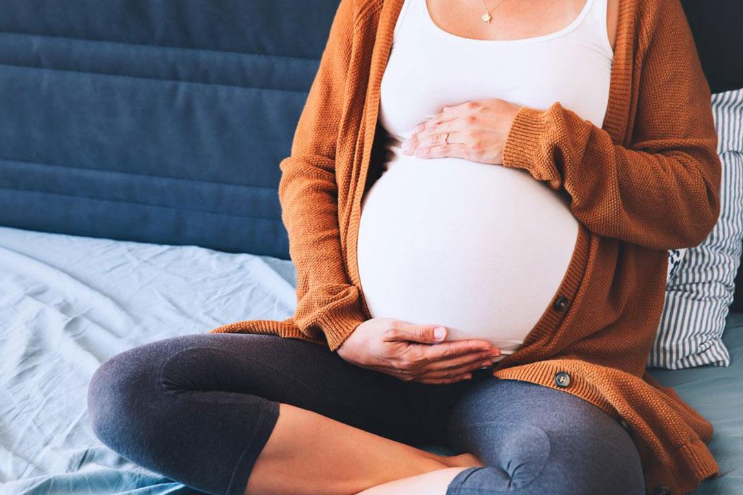 علامات الحمل مع نزول الدورة الشهرية