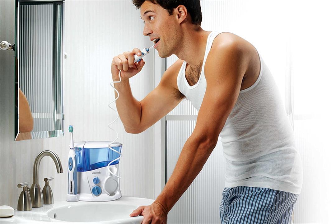  4 مميزات لجهاز تنظيف الأسنان بالماء