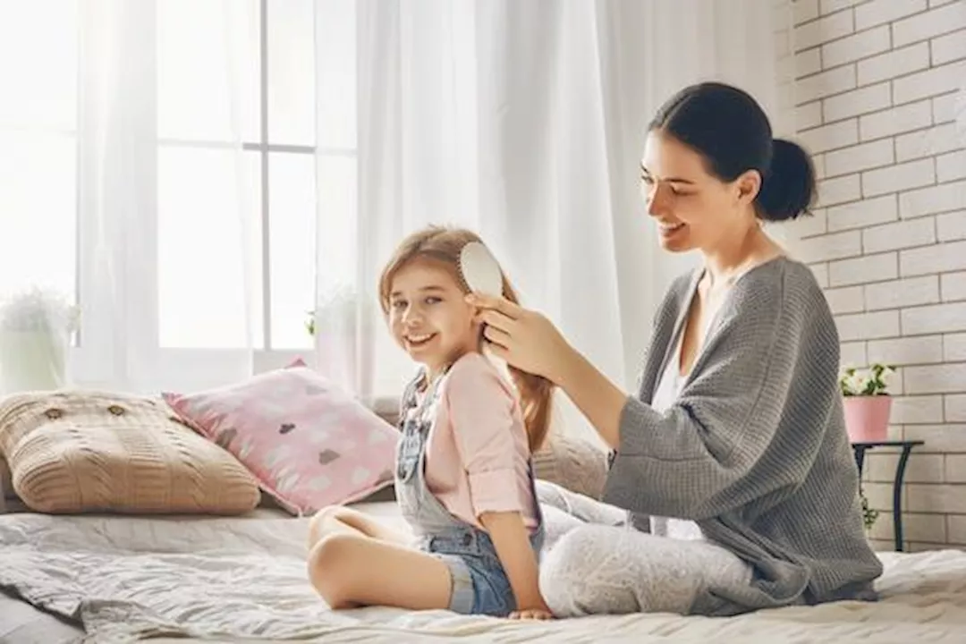 7 أسباب لتساقط الشعر عند الأطفال – إليك أسبابه وطرق علاجه