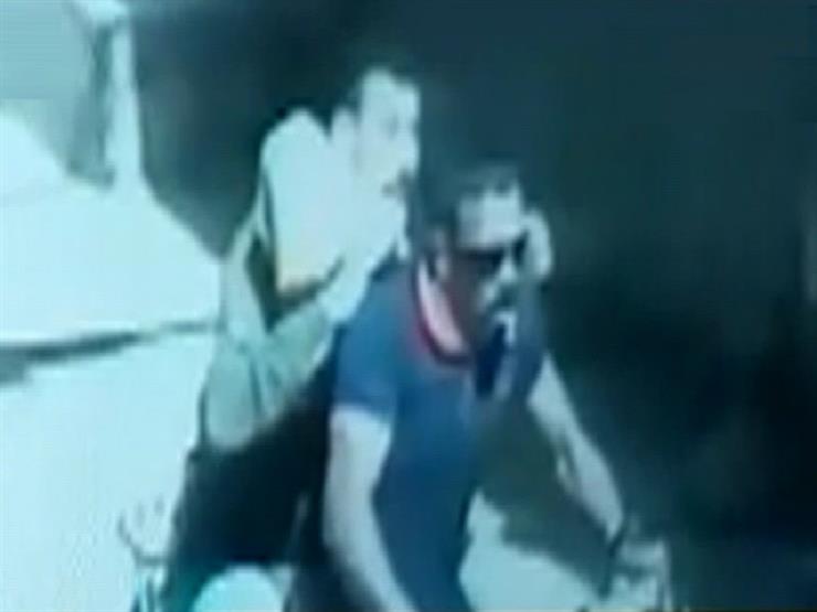 الإبراشي يعرض فيديو لسرقة 15 ألف جنيه من مواطن أثناء سيره في الشارع‎ - فيديو
