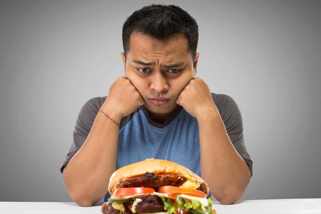 وجبة واحدة مشبعة بالدهون قد تصيب الرجال بأمراض القلب