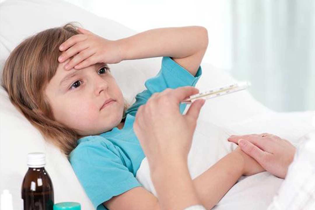  ما أسباب الإصابة بالحمى الشوكية وكيف تُعالج؟