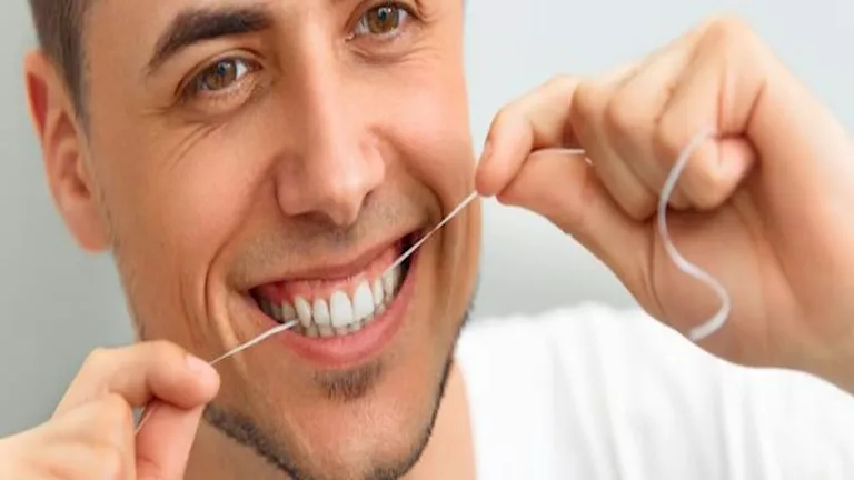 سوء صحة الفم يزيد من خطر السكتة الدماغية وأمراض القلب