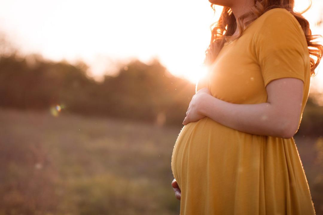 هل يشكل صوم المرأة الحامل خطرا على حياة الجنين؟