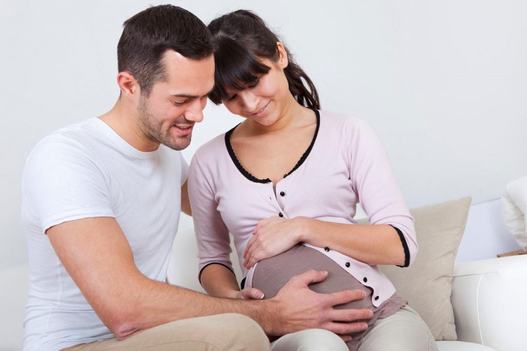 ما تأثير تواصل الآباء مع الطفل أثناء الحمل؟