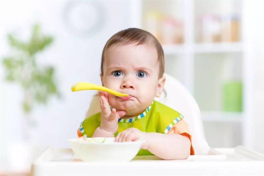  أكلات مسموحة وأخرى ممنوعة في العام الأول لطفلك