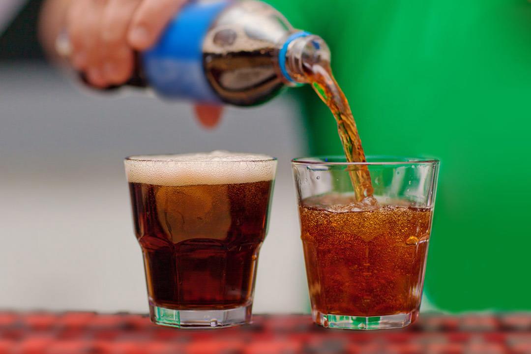 هل تقلل المشروبات الغازية خطر عودة سرطان القولون؟