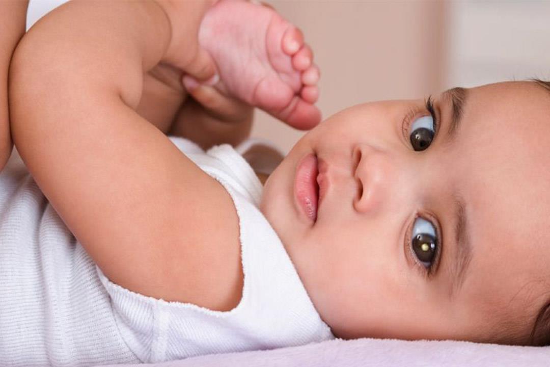 عيوب خلقية وأمراض قد تصيب عين الرضيع.. كيف تكتشفيها؟