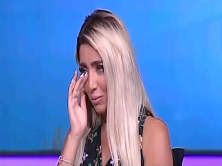 الإعلامية التونسية ليلى شندول تبكي على الهواء - فيديو