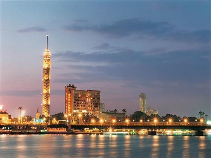 بالصور نقوش العشاق المصريين تزعج السياح في برج القاهرة مصراوى