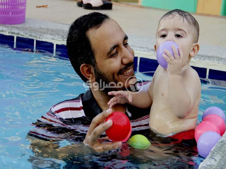 كيف يتم تدريب الأطفال الرضع على السباحة في الإسماعيلية؟