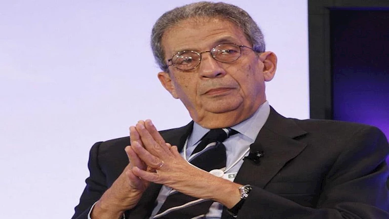 "يُقدر الأناقة".. عمرو موسى: الملابس كانت معيارا قويا لمبارك في نظرته للأشخاص