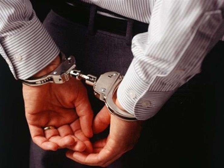 ضبط شخصين استوليا على 60 مليون جنيه من المواطنين بزعم تمليكهم وحدات سياحية ضبط شخصين استوليا على 60 مليون جنيه من المواطنين بزعم تمليكهم وحدات سياحية