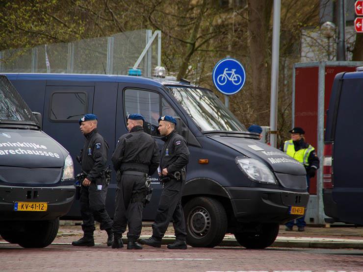 ٣ قتلى و٩ إصابات والمشتبه به "تركي".. هذا ما حدث في هولندا
