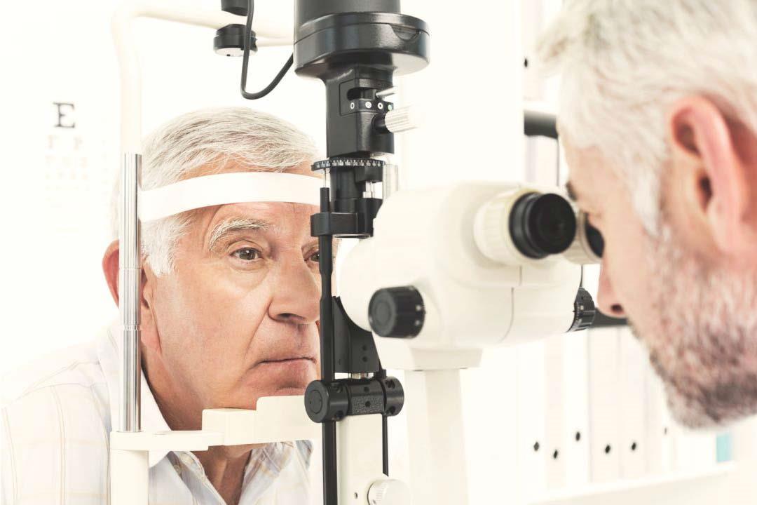 أمراض قد تصيب العين بعد سن الأربعين.. نصائح ضرورية