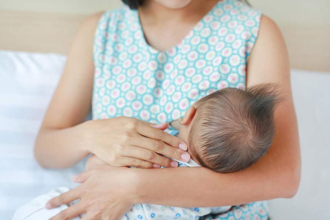 الرضاعة الطبيعية تهددِك بمشكلات أثناء الصيام.. إليكِ طرق الوقاية