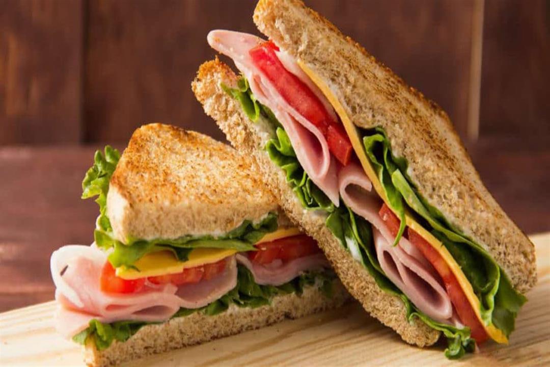 ساندوتش الديك الرومي المدخن