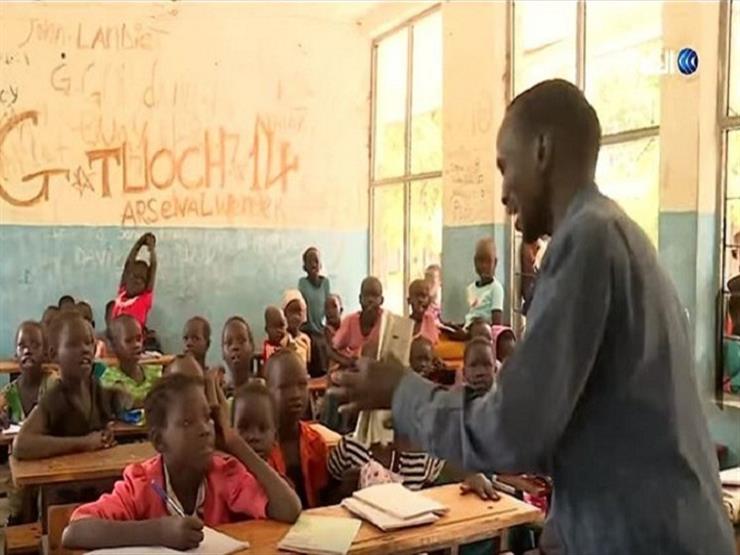 مدرس سوداني يعلم الأطفال اللاجئين في إثيوبيا- فيديو